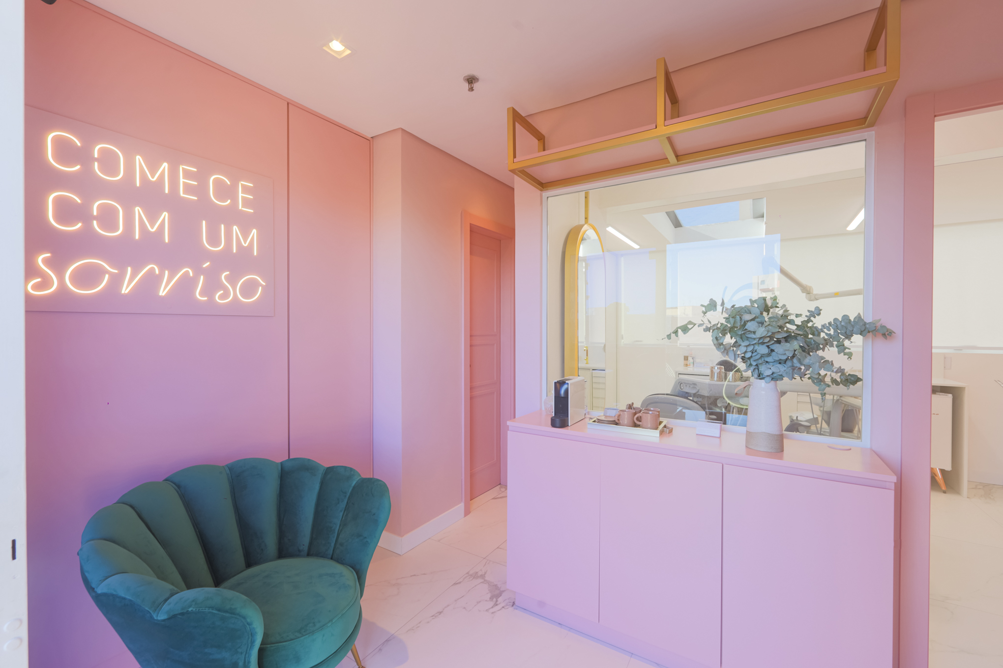 Consultório da clínica odontológica em Porto Alegre especializada em implantes dentários e harmonização facial